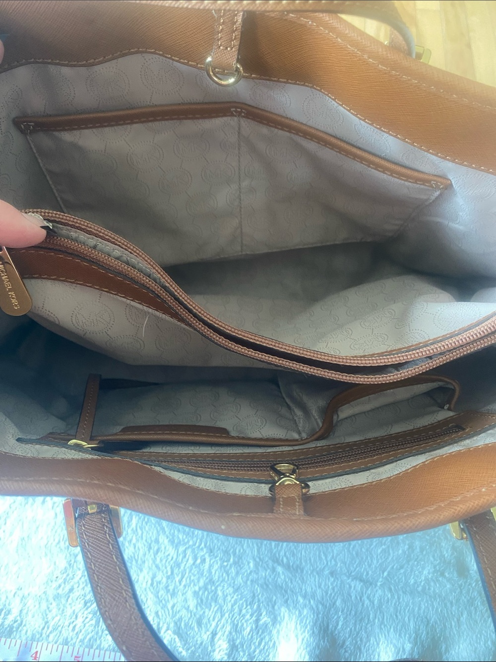 Michael Kors Cognac Leather Tote with Gold Hardware - Picture 2 of 11